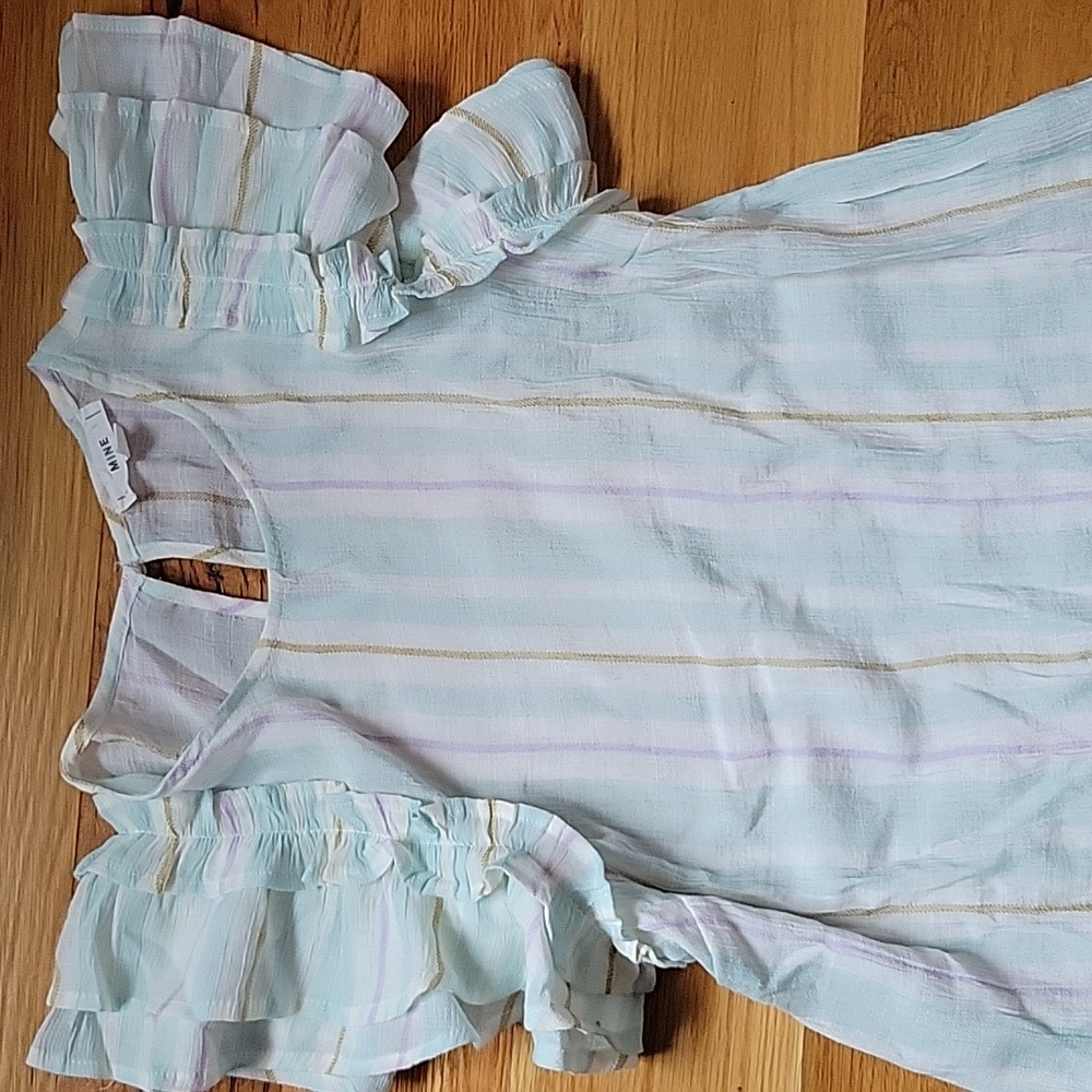 MINE Ruffle sleeve top.
